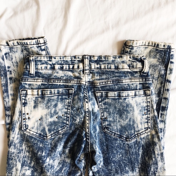Max Azria x Miley Cyrus • Acid Wash Jeans - Picture 5 of 5